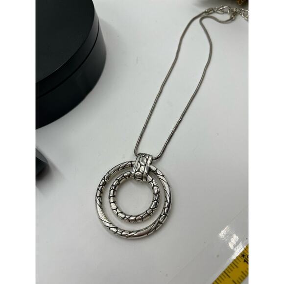 BRIGHTON Silver Tone w/ Patterned
Double Ring Pendant Snake
Chain Necklace for - Picture 12 of 12